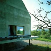 ArchitektInnen / KünstlerInnen: Herzog & de Meuron Architekten BSA/SIA/ETH<br>Projekt: Haus in Leymen<br>Aufnahmedatum: 05/98<br>Format: 4x5'' C-Dia<br>Lieferformat: Dia-Duplikat, Scan 300 dpi<br>Bestell-Nummer: 7923/B<br>