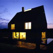 ArchitektInnen / KünstlerInnen: Herzog & de Meuron Architekten BSA/SIA/ETH<br>Projekt: Haus in Leymen<br>Aufnahmedatum: 05/98<br>Format: 4x5'' C-Dia<br>Lieferformat: Dia-Duplikat, Scan 300 dpi<br>Bestell-Nummer: 7919/A<br>