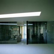 ArchitektInnen / KünstlerInnen: Herzog & de Meuron Architekten BSA/SIA/ETH<br>Projekt: Ricola Marketinggebäude<br>Aufnahmedatum: 05/99<br>Format: 4x5'' C-Dia<br>Lieferformat: Dia-Duplikat, Scan 300 dpi<br>Bestell-Nummer: 8866/B<br>