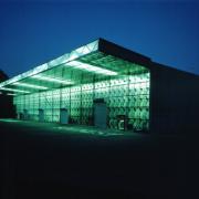 ArchitektInnen / KünstlerInnen: Herzog & de Meuron Architekten BSA/SIA/ETH<br>Projekt: Ricola - Europe SA. Produktions- und Lagergebäude<br>Aufnahmedatum: 08/94<br>Format: 4x5'' C-Dia<br>Lieferformat: Dia-Duplikat, Scan 300 dpi<br>Bestell-Nummer: 3991/B<br>