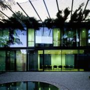 ArchitektInnen / KünstlerInnen: Herzog & de Meuron Architekten BSA/SIA/ETH<br>Projekt: Ricola Marketinggebäude<br>Aufnahmedatum: 05/99<br>Format: 4x5'' C-Dia<br>Lieferformat: Dia-Duplikat, Scan 300 dpi<br>Bestell-Nummer: 8854/B<br>