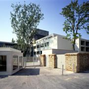 ArchitektInnen / KünstlerInnen: Adolf Krischanitz<br>Projekt: Lauder-Chabad-Campus<br>Aufnahmedatum: 09/99<br>Format: 4x5'' C-Dia<br>Lieferformat: Dia-Duplikat, Scan 300 dpi<br>Bestell-Nummer: 9214/C<br>