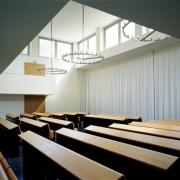 ArchitektInnen / KünstlerInnen: Adolf Krischanitz<br>Projekt: Lauder-Chabad-Campus<br>Aufnahmedatum: 09/99<br>Format: 4x5'' C-Dia<br>Lieferformat: Dia-Duplikat, Scan 300 dpi<br>Bestell-Nummer: 9218/B<br>