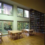 ArchitektInnen / KünstlerInnen: Adolf Krischanitz<br>Projekt: Lauder-Chabad-Campus<br>Aufnahmedatum: 09/99<br>Format: 4x5'' C-Dia<br>Lieferformat: Dia-Duplikat, Scan 300 dpi<br>Bestell-Nummer: 9221/B<br>
