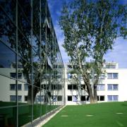 ArchitektInnen / KünstlerInnen: Adolf Krischanitz<br>Projekt: Lauder-Chabad-Campus<br>Aufnahmedatum: 09/99<br>Format: 4x5'' C-Dia<br>Lieferformat: Dia-Duplikat, Scan 300 dpi<br>Bestell-Nummer: 9211/B<br>