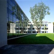 ArchitektInnen / KünstlerInnen: Adolf Krischanitz<br>Projekt: Lauder-Chabad-Campus<br>Aufnahmedatum: 09/99<br>Format: 4x5'' C-Dia<br>Lieferformat: Dia-Duplikat, Scan 300 dpi<br>Bestell-Nummer: 9210/A<br>