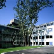 ArchitektInnen / KünstlerInnen: Adolf Krischanitz<br>Projekt: Lauder-Chabad-Campus<br>Aufnahmedatum: 09/99<br>Format: 4x5'' C-Dia<br>Lieferformat: Dia-Duplikat, Scan 300 dpi<br>Bestell-Nummer: 9210/B<br>