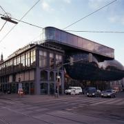 ArchitektInnen / KünstlerInnen: Sir Peter Cook, Colin Fournier<br>Projekt: Kunsthaus Graz<br>Aufnahmedatum: 02/04<br>Format: 4x5'' C-Dia<br>Lieferformat: Dia-Duplikat, Scan 300 dpi<br>Bestell-Nummer: 12016/A<br>