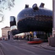 ArchitektInnen / KünstlerInnen: Sir Peter Cook, Colin Fournier<br>Projekt: Kunsthaus Graz<br>Aufnahmedatum: 02/04<br>Format: 4x5'' C-Dia<br>Lieferformat: Dia-Duplikat, Scan 300 dpi<br>Bestell-Nummer: 12016/C<br>