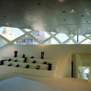 ArchitektInnen / KünstlerInnen: Herzog & de Meuron Architekten BSA/SIA/ETH<br>Projekt: Prada Aoyama<br>Aufnahmedatum: 10/03<br>Format: 6x9cm C-Dia<br>Lieferformat: Dia-Duplikat, Scan 300 dpi<br>Bestell-Nummer: 11926/05<br>