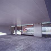 ArchitektInnen / KünstlerInnen: ARTEC Architekten<br>Projekt: Efaflex Torsysteme, Betriebsgebäude<br>Aufnahmedatum: 04/04<br>Format: 4x5'' C-Dia<br>Lieferformat: Dia-Duplikat, Scan 300 dpi<br>Bestell-Nummer: 12056/B<br>