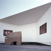 ArchitektInnen / KünstlerInnen: Herzog & de Meuron Architekten BSA/SIA/ETH<br>Projekt: Schaulager<br>Aufnahmedatum: 05/04<br>Format: 4x5'' C-Dia<br>Lieferformat: Dia-Duplikat, Scan 300 dpi<br>Bestell-Nummer: 12166/B<br>