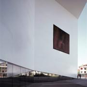 ArchitektInnen / KünstlerInnen: Herzog & de Meuron Architekten BSA/SIA/ETH<br>Projekt: Schaulager<br>Aufnahmedatum: 05/04<br>Format: 4x5'' C-Dia<br>Lieferformat: Dia-Duplikat, Scan 300 dpi<br>Bestell-Nummer: 12169/B<br>
