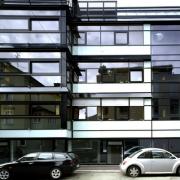 ArchitektInnen / KünstlerInnen: ARTEC Architekten<br>Projekt: Wohn- und Geschäftshaus Manahl<br>Aufnahmedatum: 09/04<br>Format: 4x5'' C-Dia<br>Lieferformat: Dia-Duplikat, Scan 300 dpi<br>Bestell-Nummer: 12283/D<br>