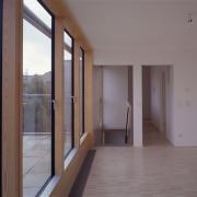 ArchitektInnen / KünstlerInnen: ARTEC Architekten<br>Projekt: Wohnhausanlage Alxingergasse<br>Aufnahmedatum: 11/04<br>Format: 4x5'' C-Dia<br>Lieferformat: Dia-Duplikat, Scan 300 dpi<br>Bestell-Nummer: 12334/D<br>