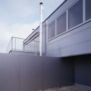 ArchitektInnen / KünstlerInnen: ARTEC Architekten<br>Projekt: Wohnhausanlage Alxingergasse<br>Aufnahmedatum: 11/04<br>Format: 4x5'' C-Dia<br>Lieferformat: Dia-Duplikat, Scan 300 dpi<br>Bestell-Nummer: 12332/A<br>