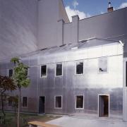 ArchitektInnen / KünstlerInnen: ARTEC Architekten<br>Projekt: Wohnhausanlage Am Hundsturm<br>Aufnahmedatum: 09/04<br>Format: 4x5'' C-Dia<br>Lieferformat: Dia-Duplikat, Scan 300 dpi<br>Bestell-Nummer: 12462/A<br>