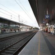ArchitektInnen / KünstlerInnen: Henke Schreieck Architekten<br>Projekt: Bahnhof Baden<br>Aufnahmedatum: 06/05<br>Format: 4x5'' C-Dia<br>Lieferformat: Dia-Duplikat, Scan 300 dpi<br>Bestell-Nummer: 12483/A<br>