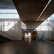 ArchitektInnen / KünstlerInnen: Henke Schreieck Architekten<br>Projekt: Bahnhof Baden<br>Aufnahmedatum: 06/05<br>Format: 4x5'' C-Dia<br>Lieferformat: Dia-Duplikat, Scan 300 dpi<br>Bestell-Nummer: 12482/B<br>