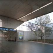 ArchitektInnen / KünstlerInnen: Henke Schreieck Architekten<br>Projekt: Bahnhof Baden<br>Aufnahmedatum: 06/05<br>Format: 4x5'' C-Dia<br>Lieferformat: Dia-Duplikat, Scan 300 dpi<br>Bestell-Nummer: 12482/C<br>