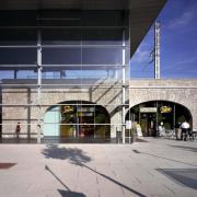ArchitektInnen / KünstlerInnen: Henke Schreieck Architekten<br>Projekt: Bahnhof Baden<br>Aufnahmedatum: 06/05<br>Format: 4x5'' C-Dia<br>Lieferformat: Dia-Duplikat, Scan 300 dpi<br>Bestell-Nummer: 12480/B<br>