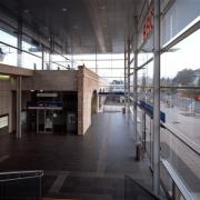ArchitektInnen / KünstlerInnen: Henke Schreieck Architekten<br>Projekt: Bahnhof Baden<br>Aufnahmedatum: 06/05<br>Format: 4x5'' C-Dia<br>Lieferformat: Dia-Duplikat, Scan 300 dpi<br>Bestell-Nummer: 12481/A<br>