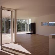 ArchitektInnen / KünstlerInnen: RUNSER / PRANTL architekten<br>Projekt: Einfamilienhaus Oberkirchbach<br>Aufnahmedatum: 08/05<br>Format: 4x5'' C-Dia<br>Lieferformat: Dia-Duplikat, Scan 300 dpi<br>Bestell-Nummer: 12512/D<br>