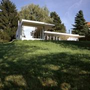 ArchitektInnen / KünstlerInnen: RUNSER / PRANTL architekten<br>Projekt: Einfamilienhaus Oberkirchbach<br>Aufnahmedatum: 08/05<br>Format: 4x5'' C-Dia<br>Lieferformat: Dia-Duplikat, Scan 300 dpi<br>Bestell-Nummer: 12509/D<br>