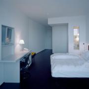 ArchitektInnen / KünstlerInnen: Steven Holl<br>Projekt: Loisium Hotel<br>Aufnahmedatum: 08/03<br>Format: 4x5'' C-Dia<br>Lieferformat: Scan 300 dpi<br>Bestell-Nummer: 12660/C<br>