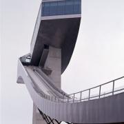 ArchitektInnen / KünstlerInnen: Zaha M. Hadid, Zaha Hadid Architects<br>Projekt: Sprungschanze Berg Isel<br>Aufnahmedatum: 09/05<br>Format: 4x5'' C-Dia<br>Lieferformat: Dia-Duplikat, Scan 300 dpi<br>Bestell-Nummer: 12664/A<br>