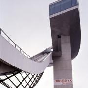ArchitektInnen / KünstlerInnen: Zaha M. Hadid, Zaha Hadid Architects<br>Projekt: Sprungschanze Berg Isel<br>Aufnahmedatum: 09/05<br>Format: 4x5'' C-Dia<br>Lieferformat: Dia-Duplikat, Scan 300 dpi<br>Bestell-Nummer: 12664/B<br>