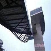 ArchitektInnen / KünstlerInnen: Zaha M. Hadid, Zaha Hadid Architects<br>Projekt: Sprungschanze Berg Isel<br>Aufnahmedatum: 09/05<br>Format: 4x5'' C-Dia<br>Lieferformat: Dia-Duplikat, Scan 300 dpi<br>Bestell-Nummer: 12664/C<br>