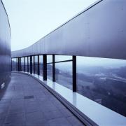 ArchitektInnen / KünstlerInnen: Zaha M. Hadid, Zaha Hadid Architects<br>Projekt: Sprungschanze Berg Isel<br>Aufnahmedatum: 09/05<br>Format: 4x5'' C-Dia<br>Lieferformat: Dia-Duplikat, Scan 300 dpi<br>Bestell-Nummer: 12666/B<br>