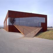 ArchitektInnen / KünstlerInnen: pool Architektur ZT GmbH<br>Projekt: Schlosserhalle mit Bar<br>Aufnahmedatum: 11/05<br>Format: 4x5'' C-Dia<br>Lieferformat: Dia-Duplikat, Scan 300 dpi<br>Bestell-Nummer: 12667/B<br>