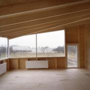 ArchitektInnen / KünstlerInnen: PPAG architects ztgmbh<br>Projekt: Haus in Zurndorf - PA 1<br>Aufnahmedatum: 12/05<br>Format: 4x5'' C-Dia<br>Lieferformat: Dia-Duplikat, Scan 300 dpi<br>Bestell-Nummer: 12692/D<br>
