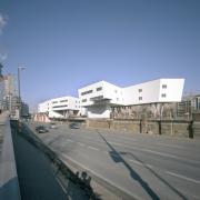 ArchitektInnen / KünstlerInnen: Zaha M. Hadid, Zaha Hadid Architects<br>Projekt: Wohnbau Spittelau<br>Aufnahmedatum: 01/06<br>Format: 4x5'' C-Dia<br>Lieferformat: Dia-Duplikat, Scan 300 dpi<br>Bestell-Nummer: 12695/A<br>