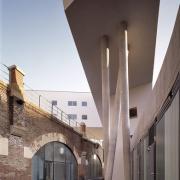 ArchitektInnen / KünstlerInnen: Zaha M. Hadid, Zaha Hadid Architects<br>Projekt: Wohnbau Spittelau<br>Aufnahmedatum: 01/06<br>Format: 4x5'' C-Dia<br>Lieferformat: Dia-Duplikat, Scan 300 dpi<br>Bestell-Nummer: 12697/B<br>