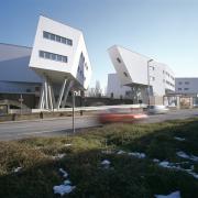 ArchitektInnen / KünstlerInnen: Zaha M. Hadid, Zaha Hadid Architects<br>Projekt: Wohnbau Spittelau<br>Aufnahmedatum: 01/06<br>Format: 4x5'' C-Dia<br>Lieferformat: Dia-Duplikat, Scan 300 dpi<br>Bestell-Nummer: 12695/C<br>