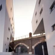 ArchitektInnen / KünstlerInnen: Zaha M. Hadid, Zaha Hadid Architects<br>Projekt: Wohnbau Spittelau<br>Aufnahmedatum: 01/06<br>Format: 4x5'' C-Dia<br>Lieferformat: Dia-Duplikat, Scan 300 dpi<br>Bestell-Nummer: 12697/A<br>