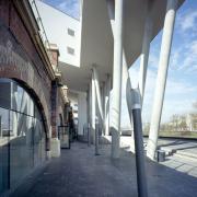ArchitektInnen / KünstlerInnen: Zaha M. Hadid, Zaha Hadid Architects<br>Projekt: Wohnbau Spittelau<br>Aufnahmedatum: 01/06<br>Format: 4x5'' C-Dia<br>Lieferformat: Dia-Duplikat, Scan 300 dpi<br>Bestell-Nummer: 12717/A<br>