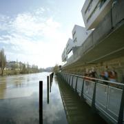 ArchitektInnen / KünstlerInnen: Zaha M. Hadid, Zaha Hadid Architects<br>Projekt: Wohnbau Spittelau<br>Aufnahmedatum: 01/06<br>Format: 4x5'' C-Dia<br>Lieferformat: Dia-Duplikat, Scan 300 dpi<br>Bestell-Nummer: 12715/B<br>