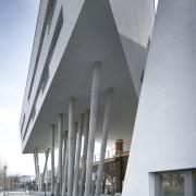 ArchitektInnen / KünstlerInnen: Zaha M. Hadid, Zaha Hadid Architects<br>Projekt: Wohnbau Spittelau<br>Aufnahmedatum: 01/06<br>Format: 4x5'' C-Dia<br>Lieferformat: Dia-Duplikat, Scan 300 dpi<br>Bestell-Nummer: 12714/D<br>