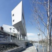 ArchitektInnen / KünstlerInnen: Zaha M. Hadid, Zaha Hadid Architects<br>Projekt: Wohnbau Spittelau<br>Aufnahmedatum: 01/06<br>Format: 4x5'' C-Dia<br>Lieferformat: Dia-Duplikat, Scan 300 dpi<br>Bestell-Nummer: 12715/A<br>