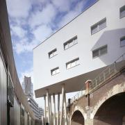 ArchitektInnen / KünstlerInnen: Zaha M. Hadid, Zaha Hadid Architects<br>Projekt: Wohnbau Spittelau<br>Aufnahmedatum: 01/06<br>Format: 4x5'' C-Dia<br>Lieferformat: Dia-Duplikat, Scan 300 dpi<br>Bestell-Nummer: 12714/C<br>