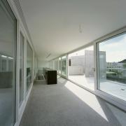 ArchitektInnen / KünstlerInnen: Silvia Gmür, Reto Gmür<br>Projekt: Wohnhaus Müller<br>Aufnahmedatum: 06/06<br>Format: 4x5'' C-Dia<br>Lieferformat: Dia-Duplikat, Scan 300 dpi<br>Bestell-Nummer: 12757/D<br>