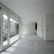 ArchitektInnen / KünstlerInnen: Silvia Gmür, Reto Gmür<br>Projekt: Wohnhaus Müller<br>Aufnahmedatum: 06/06<br>Format: 4x5'' C-Dia<br>Lieferformat: Dia-Duplikat, Scan 300 dpi<br>Bestell-Nummer: 12762/D<br>